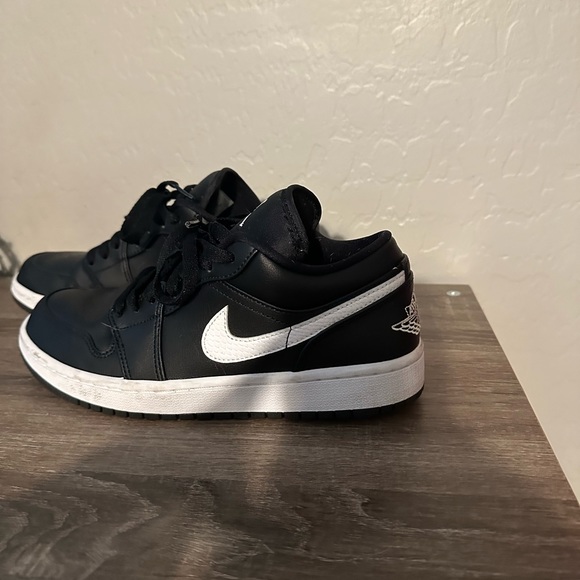 Women’s Jordan’s - Picture 1 of 3